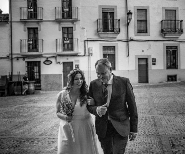 Il papà accompagna la sposa